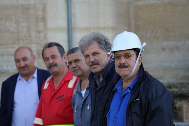 “Son mahyacı” minareleri Ramazan’a hazırladı